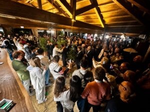 Scopri di più sull'articolo Fenomeno Gentile ad Agrigento: nonostante gli attacchi, 600 persone all’Oceano Mare