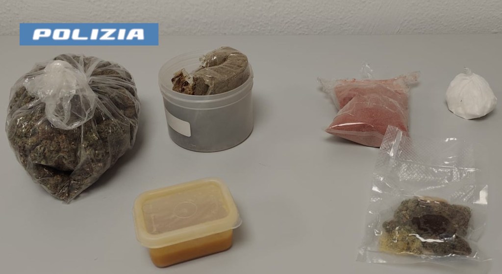 Scopri di più sull'articolo Arrestato con due chili di cocaina nascosti nella sella del motore