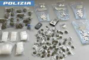 Scopri di più sull'articolo Arrestato dopo aver gettato busta di droga alla vista dei poliziotti