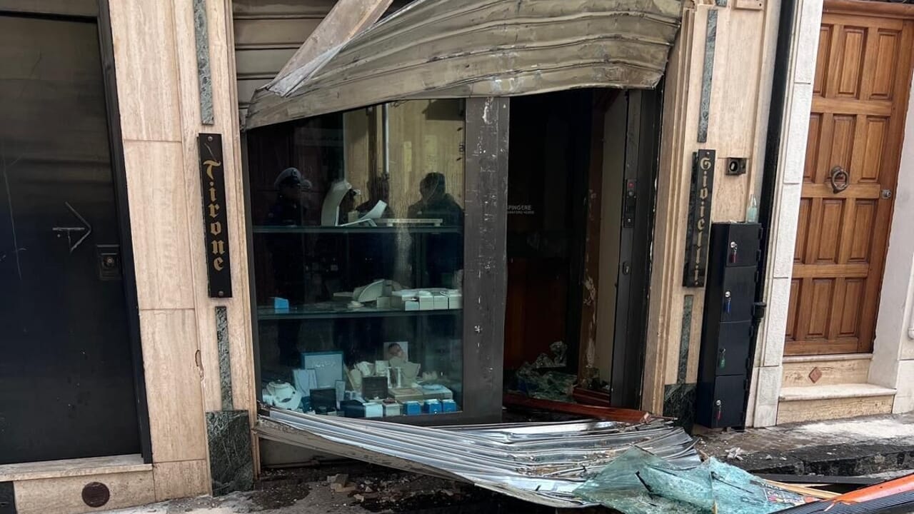 Al momento stai visualizzando Furto con spaccata a Racalmuto: colpo audace nella notte