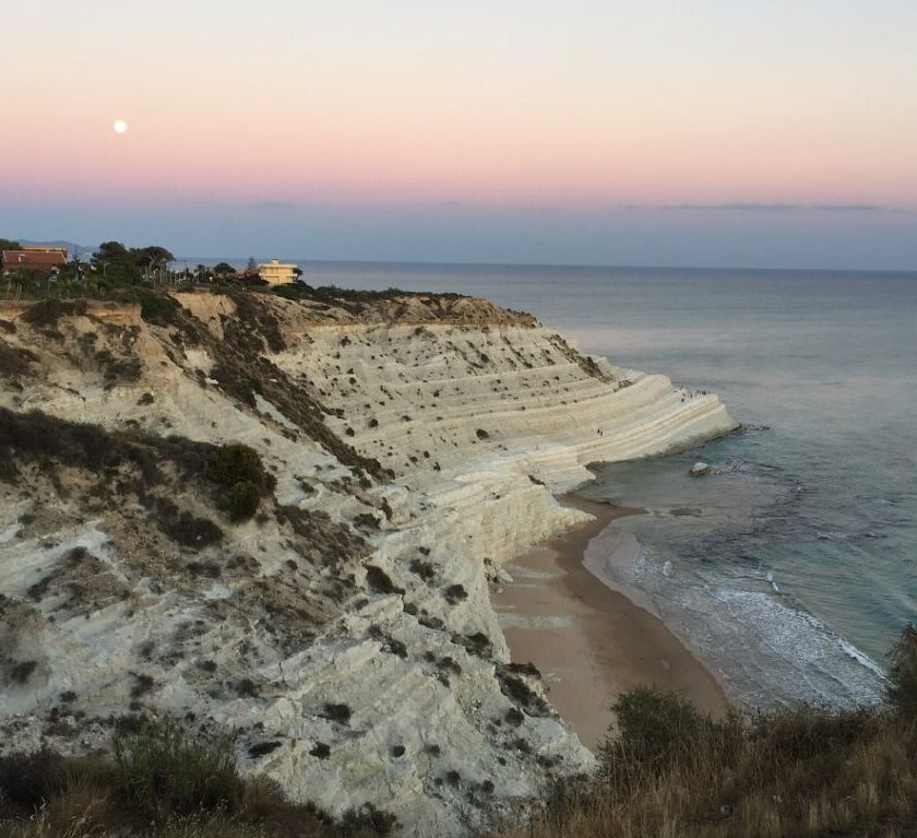 Al momento stai visualizzando Scala dei Turchi: addio prenotazioni online, ingresso solo in loco