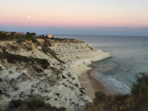 Scopri di più sull'articolo Scala dei Turchi: nuovo divieto per prenotazioni online, solo accesso diretto