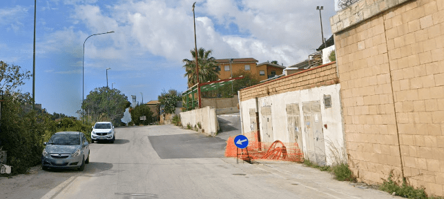 Al momento stai visualizzando Corte ordina al condominio di ripulire una strada trasformata in discarica