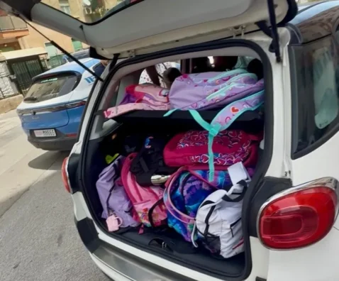 Scopri di più sull'articolo Fermato scuolabus abusivo con 14 alunni stipati in una Fiat 500