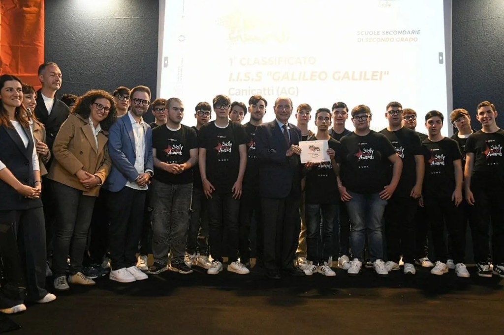 Al momento stai visualizzando Studente siciliani in festa: il governatore Schifani consegna premi e riconoscimenti