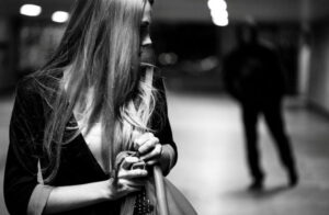 Scopri di più sull'articolo Tre misure cautelari per violenza e stalking nel Ragusano