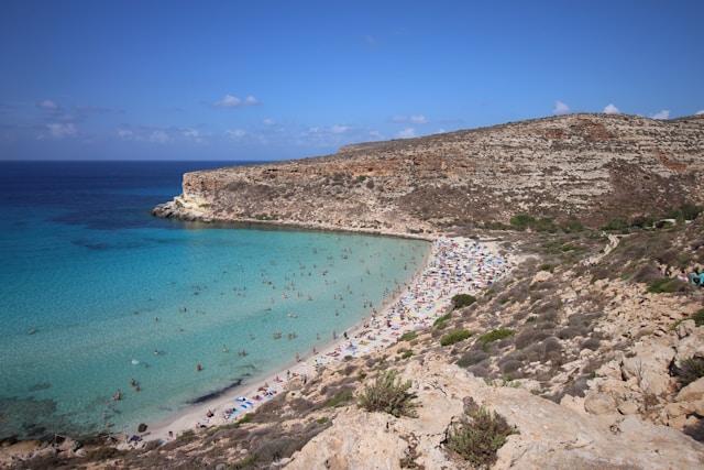 Scopri di più sull'articolo Sicilia: dai tesori archeologici alle spiagge, un’attrazione senza pari