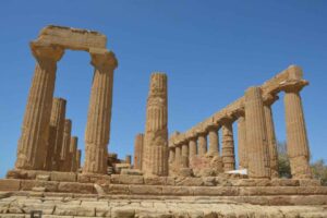 Scopri di più sull'articolo Estate alla Valle dei Templi: ingressi gratuiti e arte da scoprire