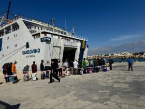Scopri di più sull'articolo Quattro sbarchi di migranti a Lampedusa in meno di 24 ore