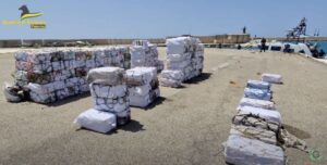Scopri di più sull'articolo Sequestro record di cocaina a Porto Empedocle, processo a rischio per mancanza di interpreti