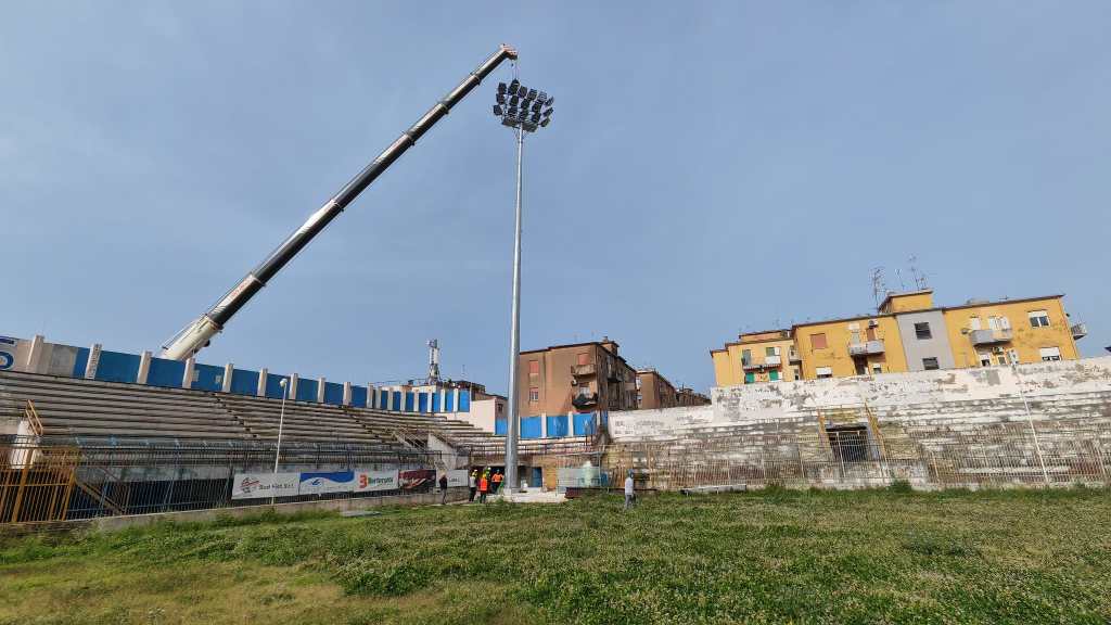 Al momento stai visualizzando Partono oggi i lavori per l’illuminazione dello stadio Esseneto