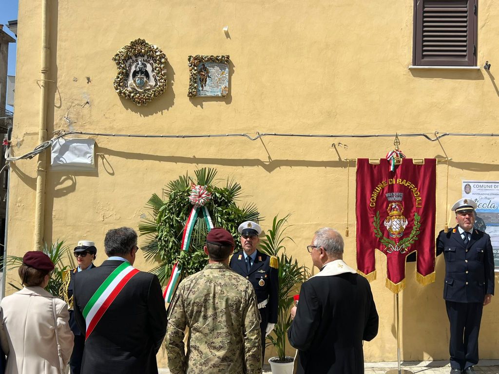 Al momento stai visualizzando Una nuova via a Raffadali in onore del caporal maggiore Nicola Casà
