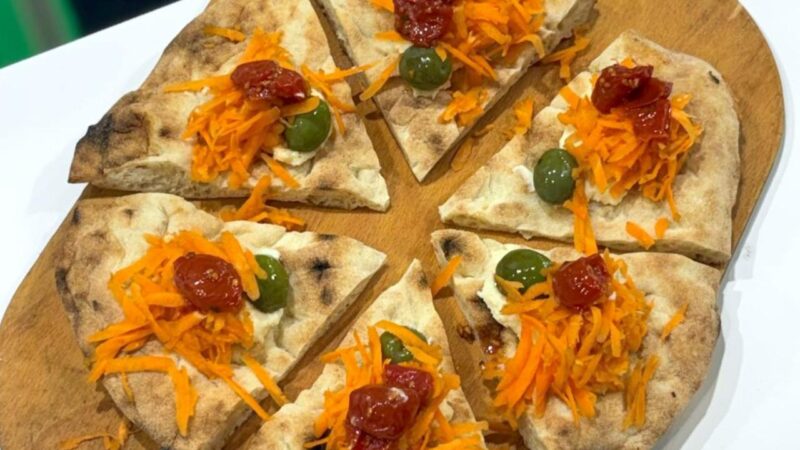 Al momento stai visualizzando La pizza dello chef Maucieri trionfa a Milano con la Carota Novella IGP