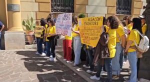 Scopri di più sull'articolo Proteste degli Asacom: “Siamo trattati come ospiti nelle scuole”