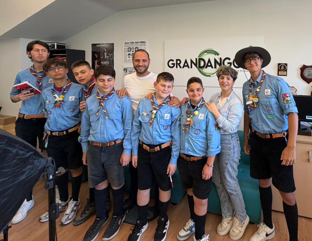 Scopri di più sull'articolo Scout Agrigento 7 in visita a Grandangolo: un passo verso il giornalismo per i giovani reporter