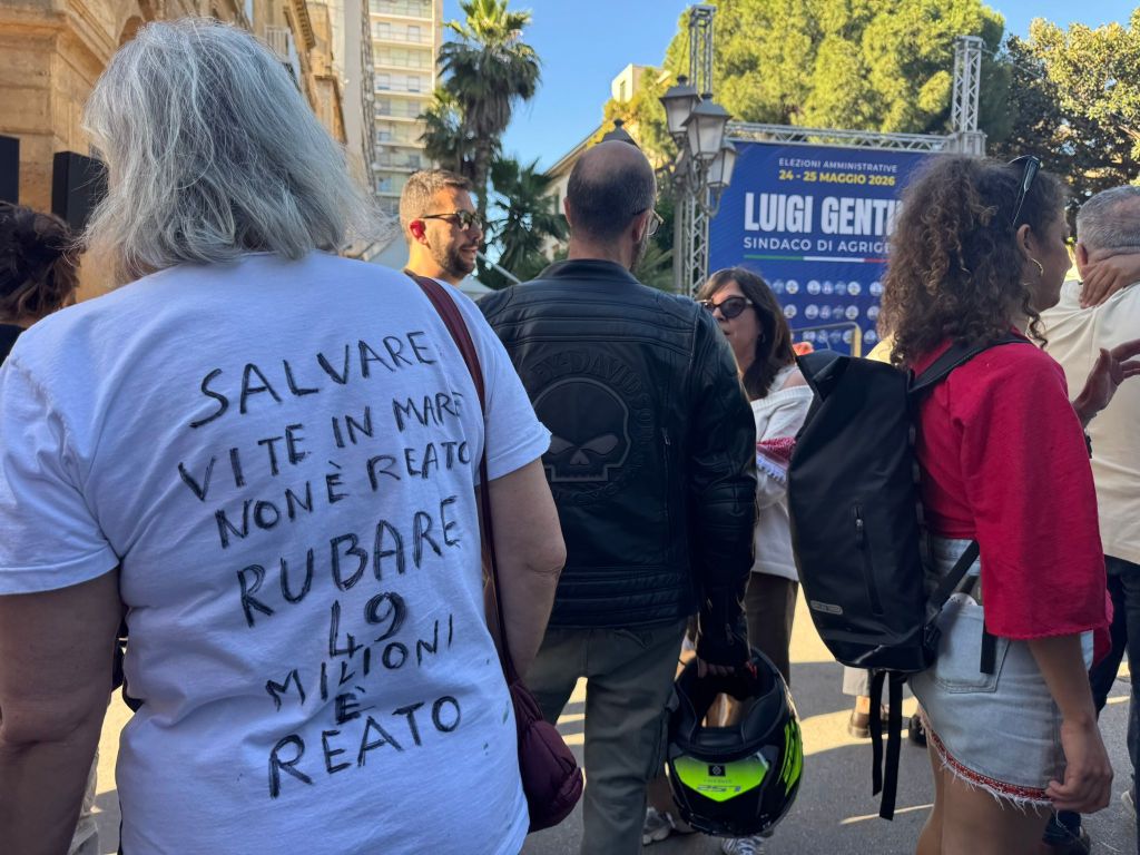 Al momento stai visualizzando Gentile riceve il sostegno di Salvini tra fischi e applausi: “Nessuno mi ferma