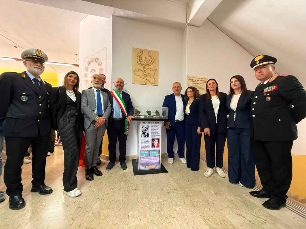 Al momento stai visualizzando Un diorama ricorda la strage di Capaci all’I.C. Falcone e Borsellino di Favara