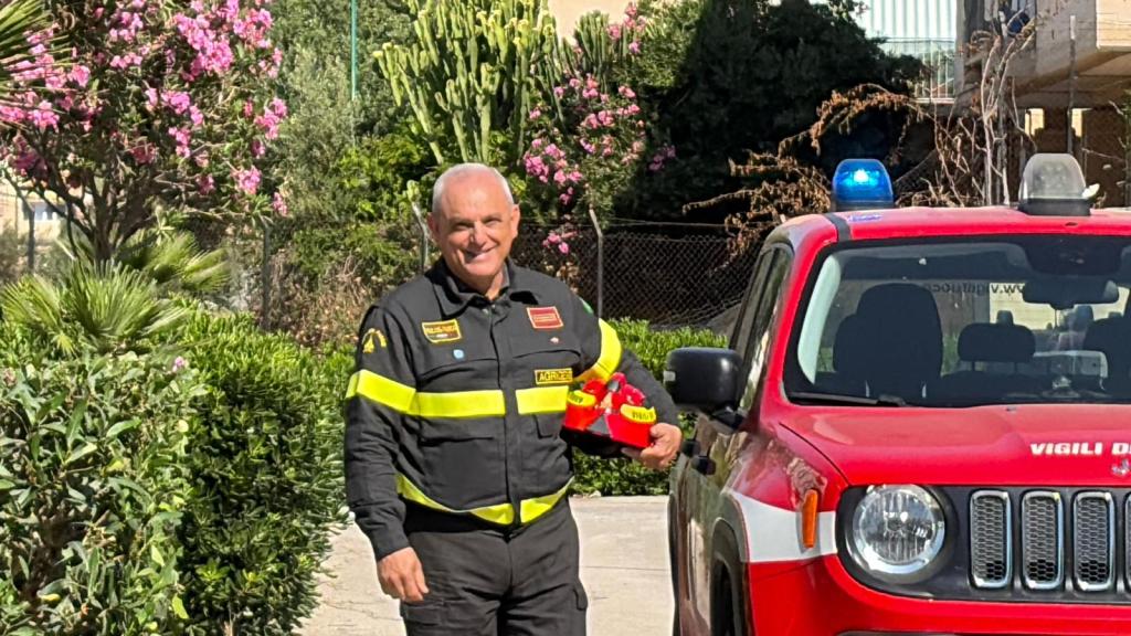 Al momento stai visualizzando Francesco Celauro, storico capo reparto dei vigili del fuoco, in pensione dopo 35 anni