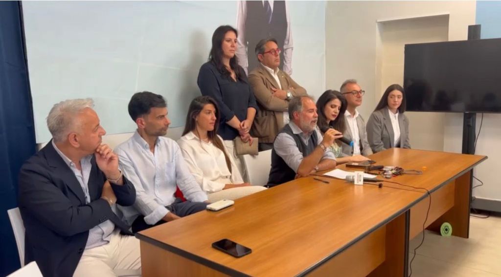 Al momento stai visualizzando Alonge svela la sua squadra: “La poltrona da Sindaco è per gli agrigentini”