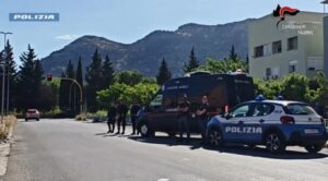 Scopri di più sull'articolo Arresti e denunce nel blitz delle forze dell’ordine al quartiere Zen di Palermo