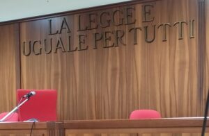 Scopri di più sull'articolo Favara, 27enne patteggia un anno per aver aggredito un poliziotto durante controlli