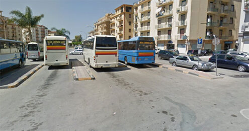 Scopri di più sull'articolo Canicattì: passeggero senza biglietto distrugge finestrino del bus