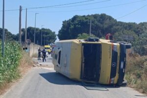 Scopri di più sull'articolo Incidente tra auto e scuolabus: 20 feriti, 10 sono piccoli studenti