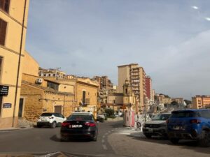 Scopri di più sull'articolo Bandito minaccia anziano con coltello e ruba portafogli e cellulare in via Empedocle