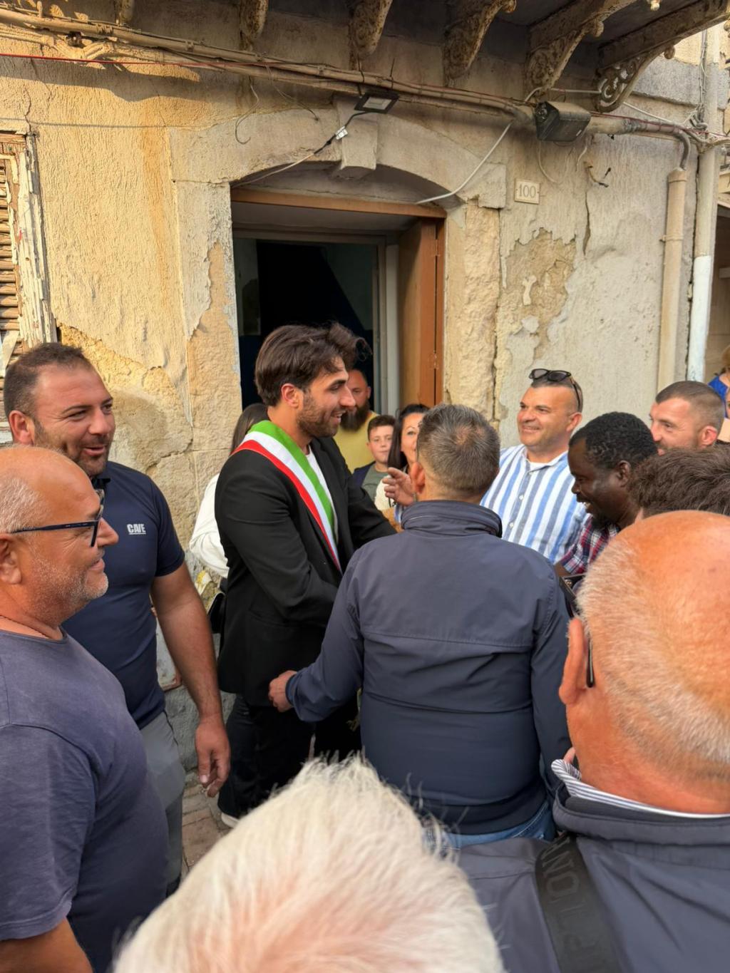 Al momento stai visualizzando Dario Gaglio riconfermato sindaco di Camastra: “Questo successo è vostro