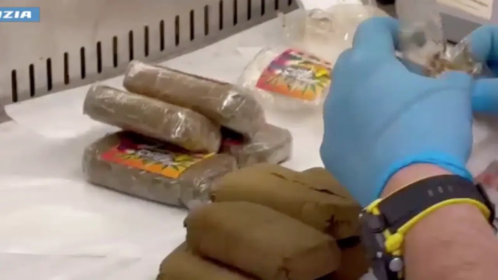 Al momento stai visualizzando Arrestato un uomo con 10 chili di hashish nascosti in auto