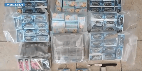 Scopri di più sull'articolo Arrestato per possesso di 18 chili di droga nascosti in casa