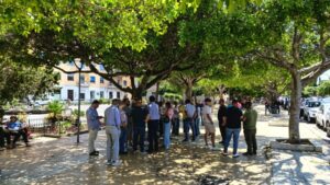 Scopri di più sull'articolo Maddalusa senza acqua, solo 20 persone partecipano alla protesta con gli autobottisti