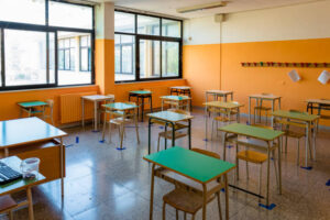 Scopri di più sull'articolo Candidati al consiglio comunale si presentano nelle scuole per la campagna