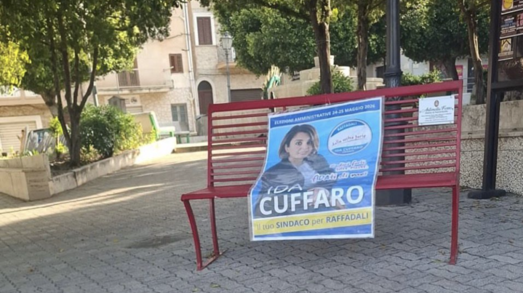 Al momento stai visualizzando Ida Cuffaro denuncia la violenza sulle donne con un manifesto sulla panchina rossa