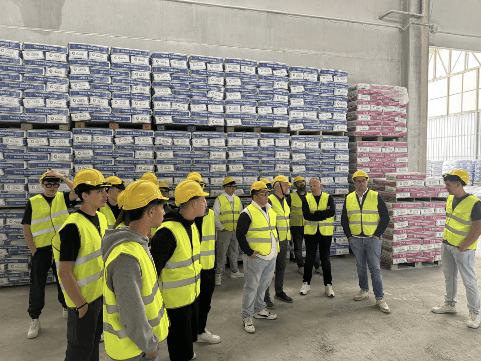 Scopri di più sull'articolo Studenti del “Brunelleschi” in visita all’azienda “Siciliana Gessi” per formazione