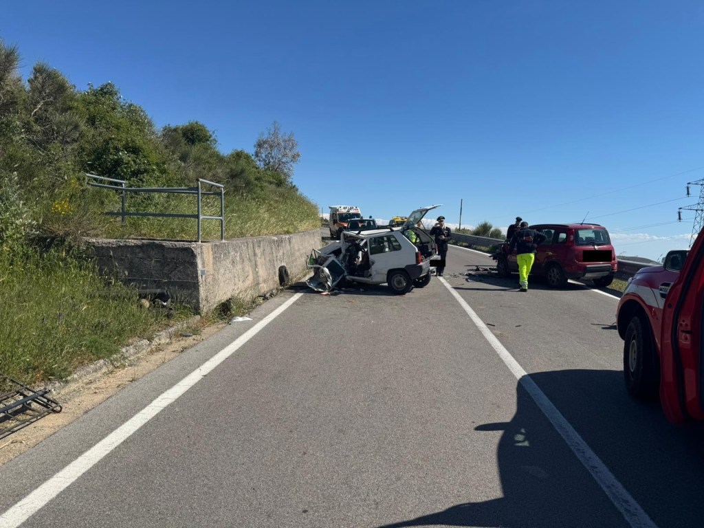Al momento stai visualizzando Scontro mortale tra due auto: perde la vita un uomo di 84 anni