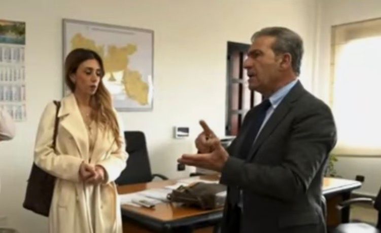 Al momento stai visualizzando Il sindaco Corbo chiede le dimissioni della Presidente di Aica per il servizio autobotti