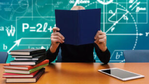 Scopri di più sull'articolo Piano nazionale per sostenere i docenti: redditi in calo del 10% in cinque anni