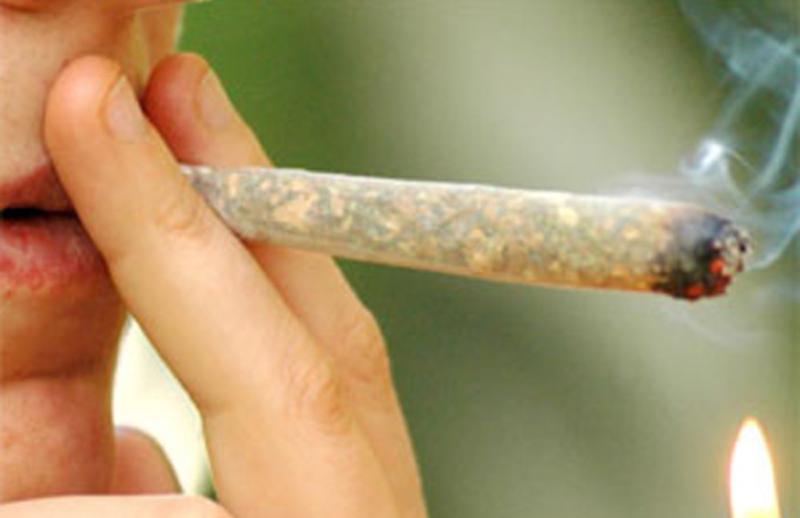 Al momento stai visualizzando Marijuana in auto: segnalati un 21enne e una 14enne a Palma di Montechiaro