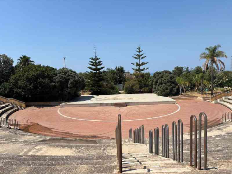 Al momento stai visualizzando Teatro del Mare, il sindaco rassicura: fondi e progetti in corso per la sicurezza
