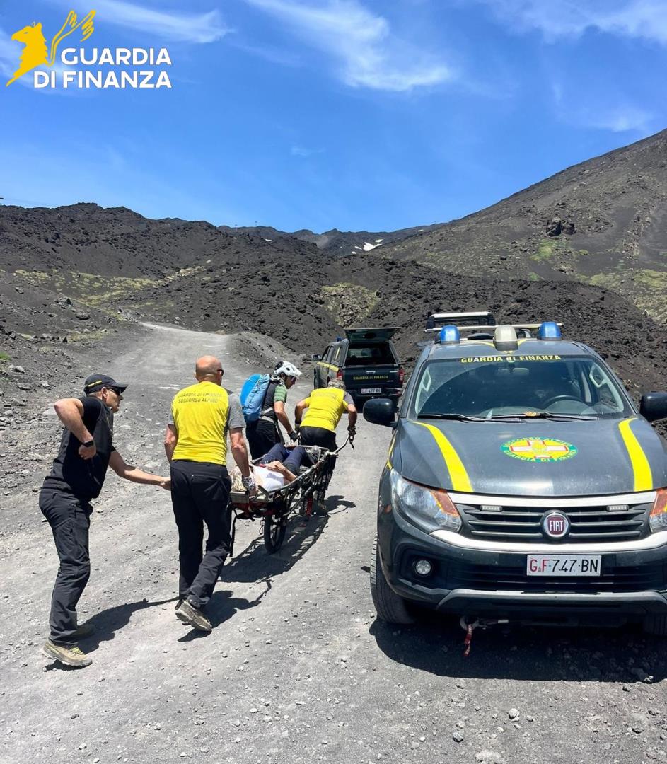 Al momento stai visualizzando Escursionista in difficoltà sull’Etna: intervento tempestivo della Guardia di Finanza