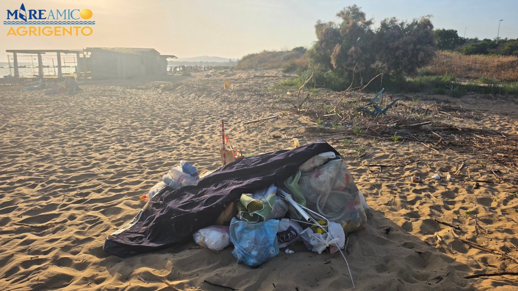 Al momento stai visualizzando Mareamico lancia l’allerta: San Leone soffoca tra i rifiuti sulle spiagge