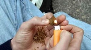 Al momento stai visualizzando Minorenne arrestato in piazza con 100 grammi di hashish: scatta l’operazione