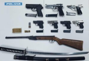 Scopri di più sull'articolo Scoperta una serie di pistole: arrestato un ventenne nella sua abitazione
