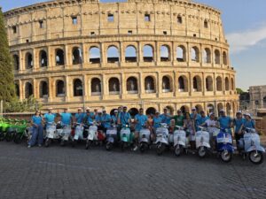 Scopri di più sull'articolo La parata mondiale dell’80° anniversario accoglie il “Vespa in Tour Menfi” a Roma
