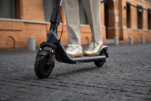 Scopri di più sull'articolo Controlli sui monopattini elettrici ad Agrigento: multe per mancanza di casco e contrassegno