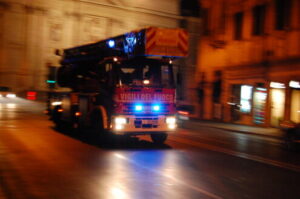 Scopri di più sull'articolo Crollo di un cornicione a Canicattì: Vigili del fuoco in azione
