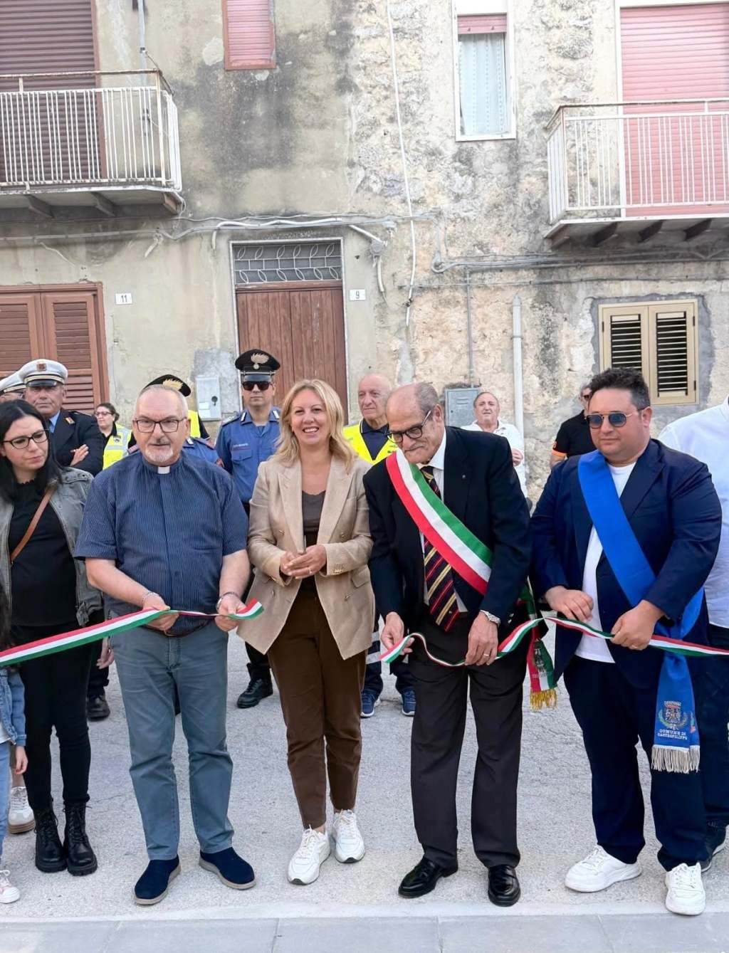 Al momento stai visualizzando Nuova vita per Castrofilippo: inaugurata la piazza Savatteri