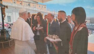 Scopri di più sull'articolo Bivona incontra Papa Leone XIV: benedizione per la corona di Santa Rosalia