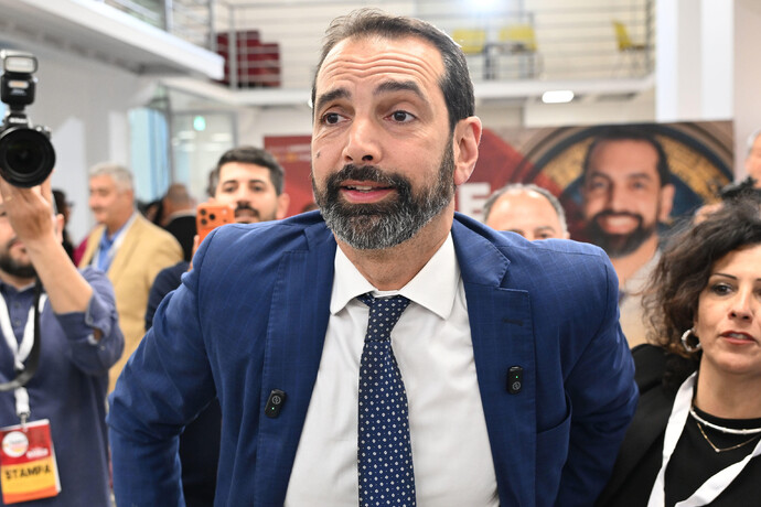 Al momento stai visualizzando Il sindaco di Messina interviene sull’inchiesta “Ponte